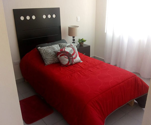 CAMA INDIVIDUAL CON CABECERA Y 2 BURO CHOCOLATE