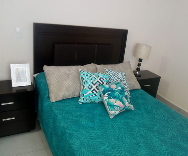 CAMA MATRIMONIA CON CABECERA Y 2 BUROS CHOCOLATE 