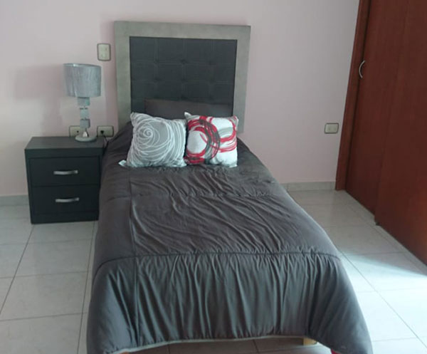 CAMA INDIVIDUAL FRAY GRIS CON 1 BURO 