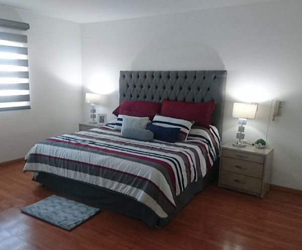 CAMA KING SIZE  CABECERA GRIS Y 2 BUROS