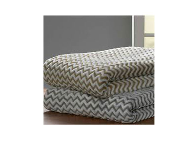 FRAZADA EN ZIC ZAC CAF�  CON BLANCO